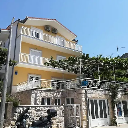 With A Parking Space Gradac, Makarska - 21437 * Gradac (Split-Dalmatia)